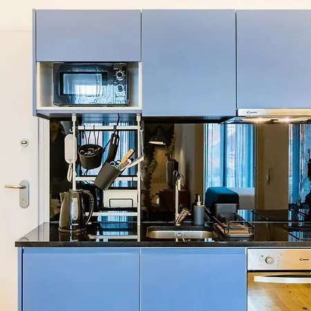 Balcony Views شقة *